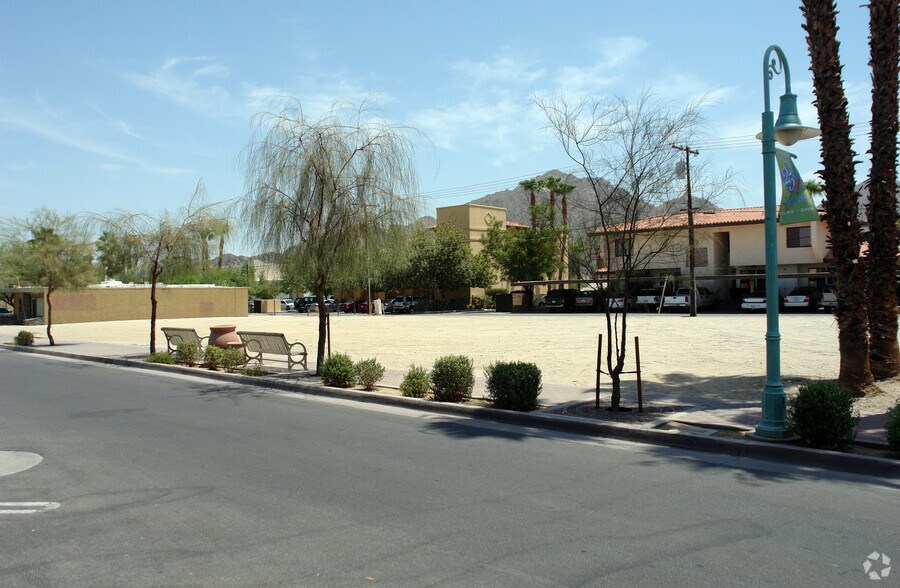 Avenida La Fonda @ Avenida Bermudas, La Quinta, CA for sale - Primary Photo - Image 1 of 4