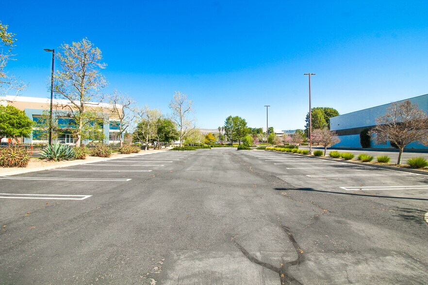 3251 E Imperial Hwy, Brea, CA à louer - Photo du bâtiment - Image 1 de 8