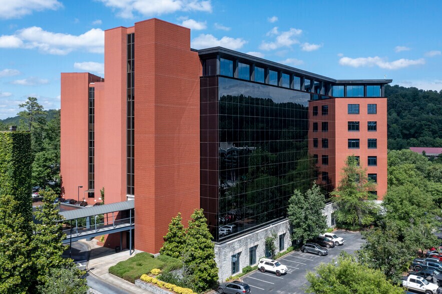 800 Shades Creek Pkwy, Birmingham, AL à louer - Photo du bâtiment - Image 3 de 5