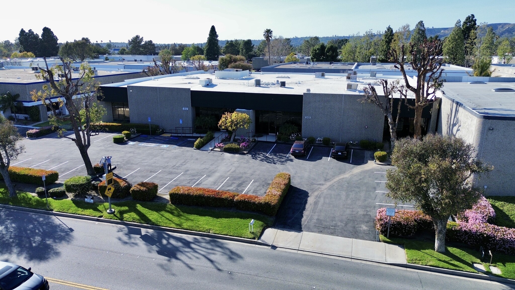 829-833 Flynn Rd, Camarillo, CA for lease Building Photo- Image 1 of 9