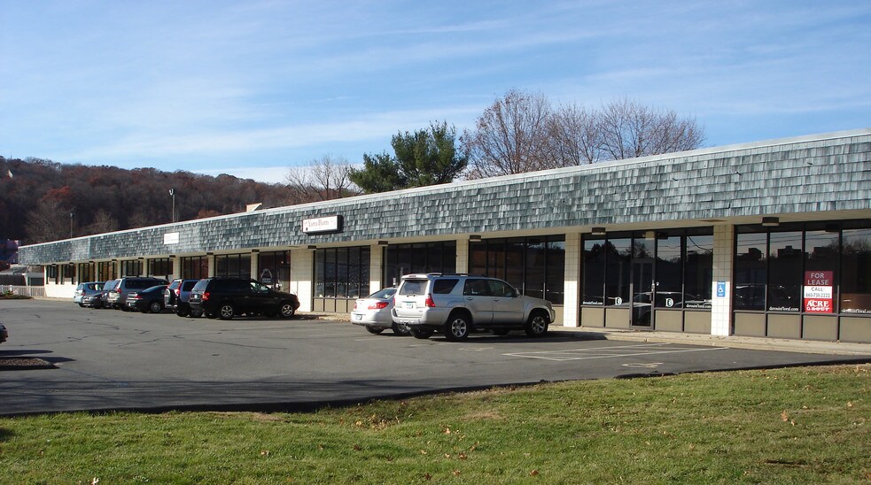 1666 Litchfield Tpke, Woodbridge, CT à vendre - Photo du bâtiment - Image 3 de 5