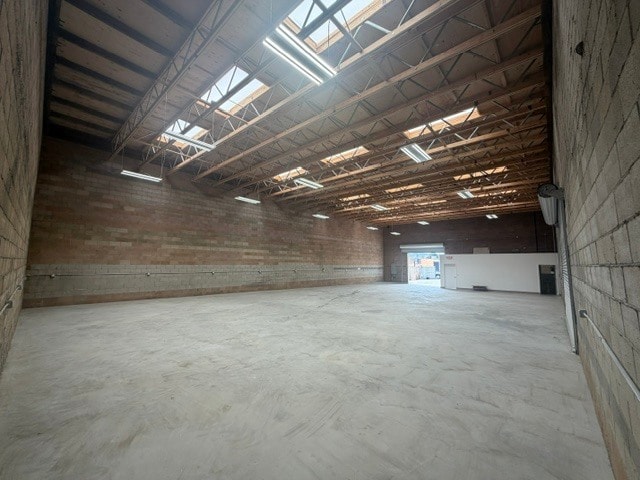 656 Arroyo St, San Fernando, CA à louer - Photo du bâtiment - Image 3 de 7