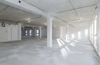 37 Rue Adam Ledoux, Courbevoie for sale Interior Photo- Image 2 of 2