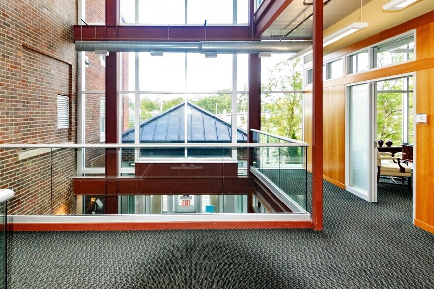 130 E Nine Mile Rd, Ferndale, MI à vendre - Photo intérieure - Image 2 de 15