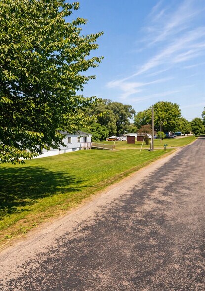 8603-8675 Bishop Rd, Lyons, NY à vendre - Photo du bâtiment - Image 2 de 10