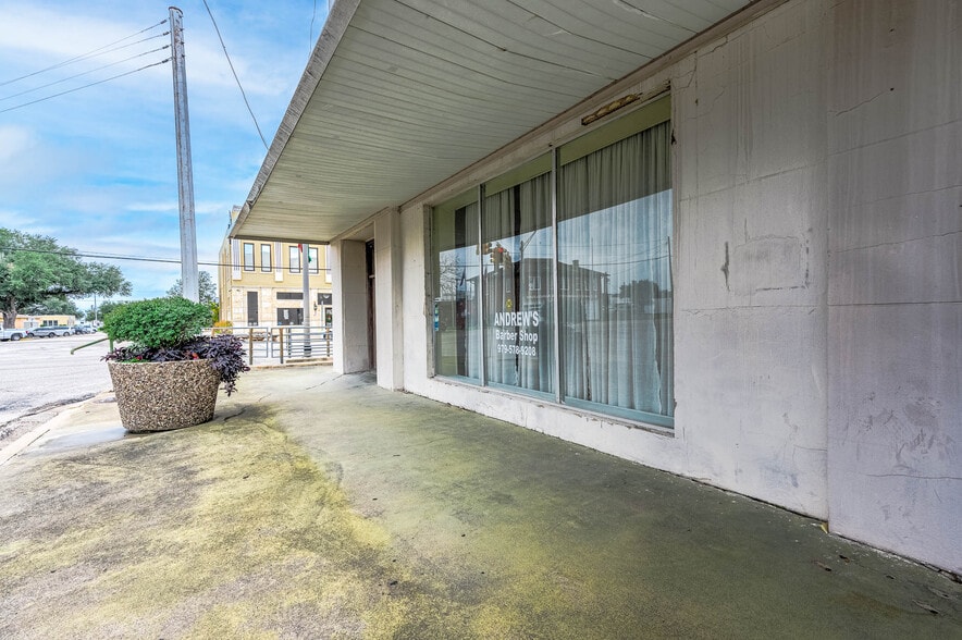 101 E Monseratte St, El Campo, TX à vendre - Photo du bâtiment - Image 3 de 39