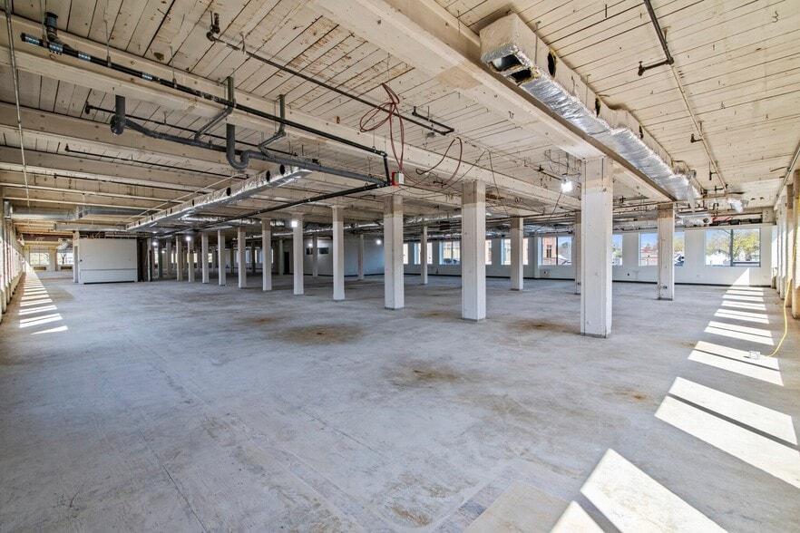 150-154 California St, Newton, MA for lease - Interior Photo - Image 3 of 3