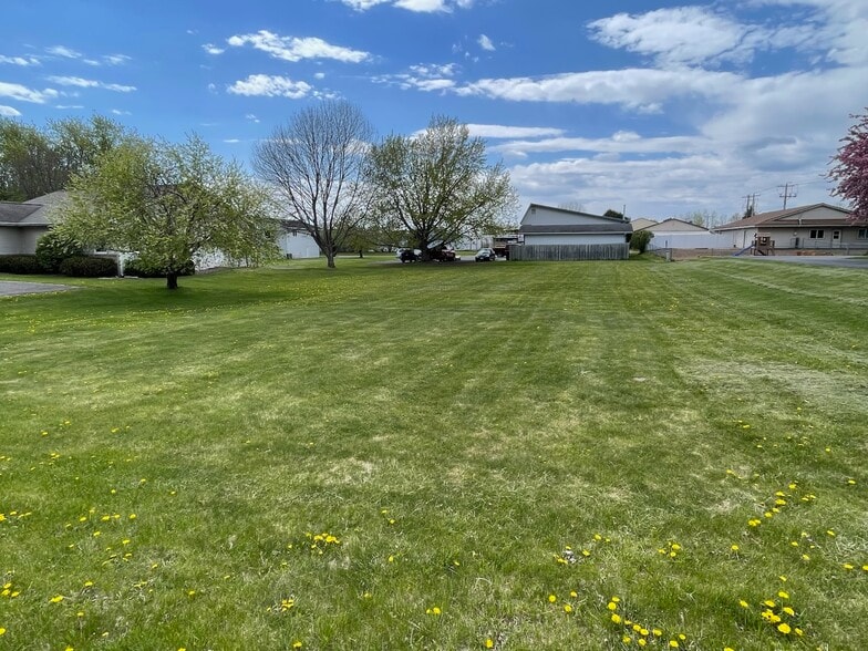 1819 Wilson St, Menomonie, WI for sale - Primary Photo - Image 1 of 4