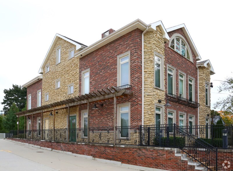 10 S Linden Ave, Palatine, IL à louer - Photo du bâtiment - Image 2 de 4