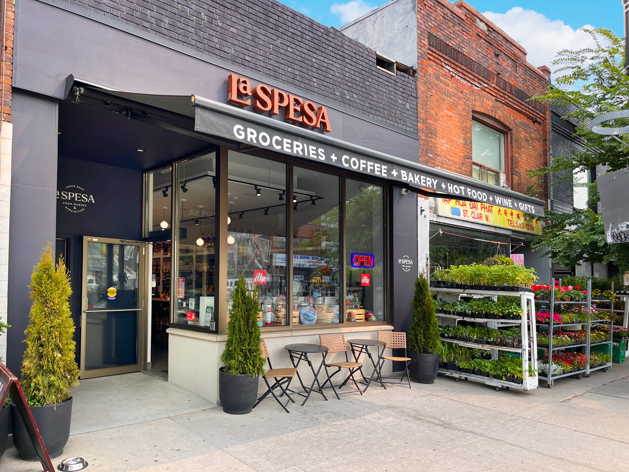 1700 St Clair Ave W, Toronto, ON à vendre Photo principale- Image 1 de 1