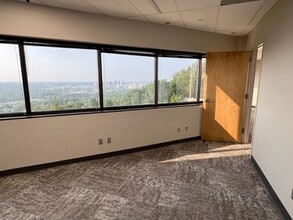 600 Beacon Pkwy W, Birmingham, AL for lease Interior Photo- Image 1 of 8