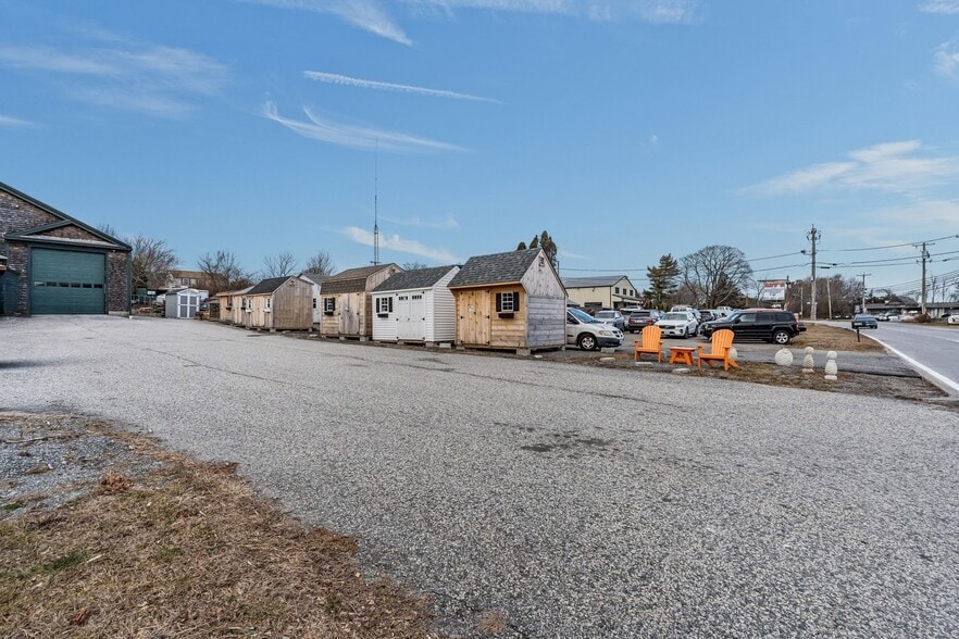 1960 E Main Rd, Portsmouth, RI à vendre - Photo du bâtiment - Image 3 de 48
