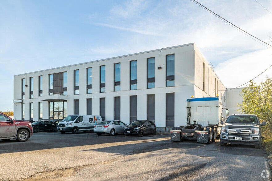 888 Belfast Rd, Ottawa, ON à vendre - Photo du bâtiment - Image 2 de 6