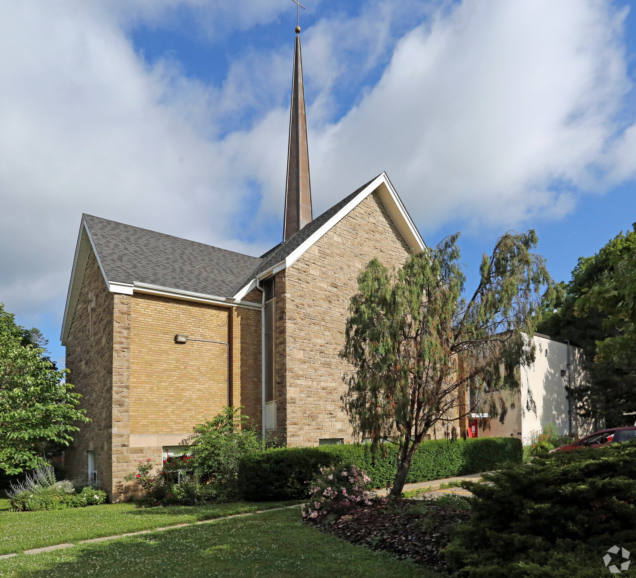 1140 King St W, Hamilton, ON for sale Primary Photo- Image 1 of 1