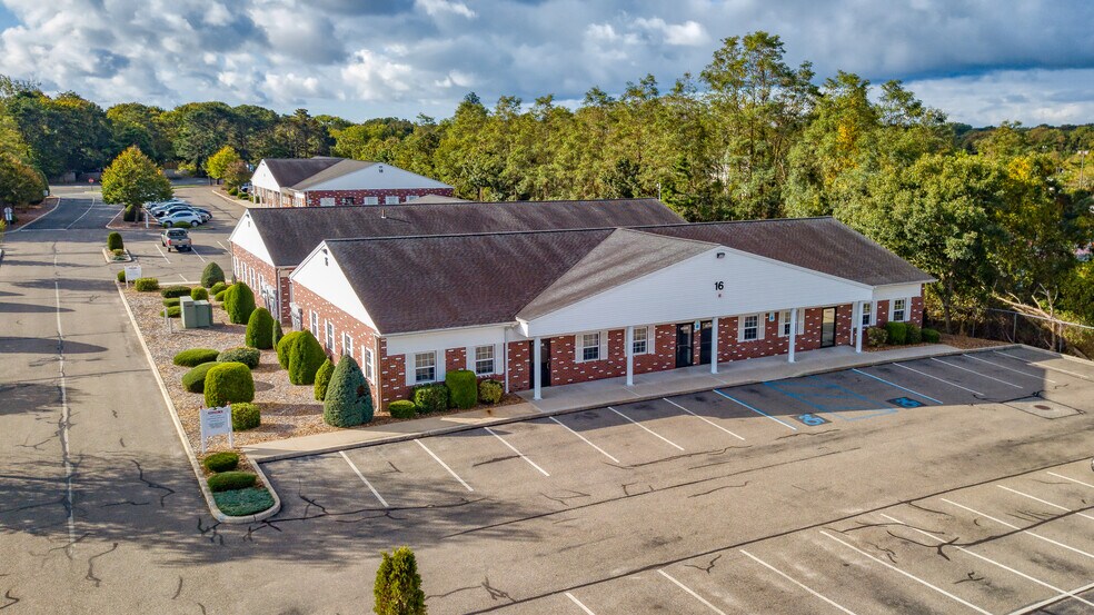 285 Sills Rd, East Patchogue, NY à louer - Photo du bâtiment - Image 1 de 4