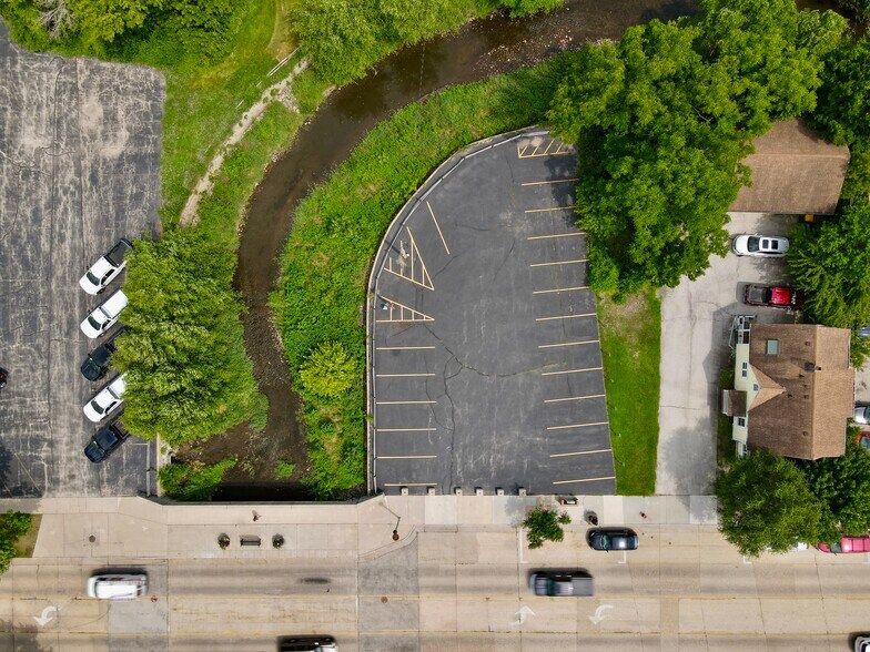 144 Main St, Thiensville, WI à vendre - Photo du bâtiment - Image 2 de 6