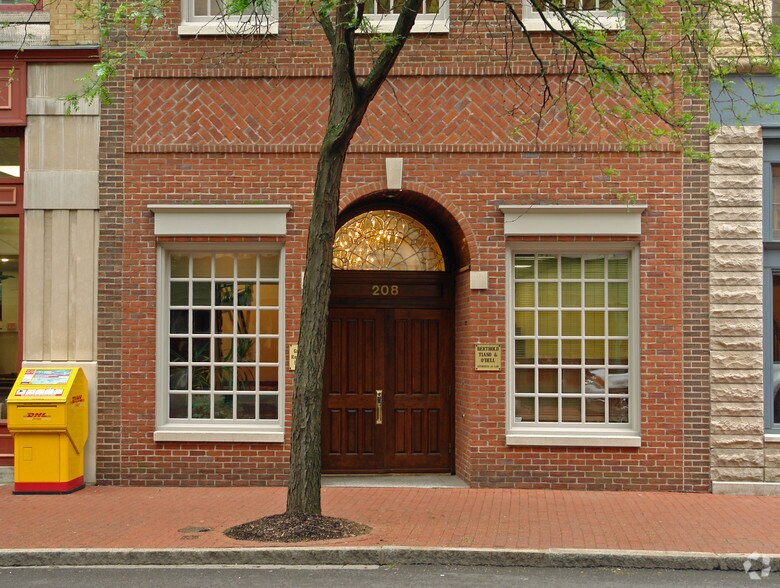 208 Capitol St, Charleston, WV for lease - Building Photo - Image 3 of 7