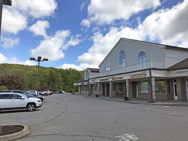 28 Brush Hill Rd, New Fairfield, CT for lease - Building Photo - Image 2 of 3