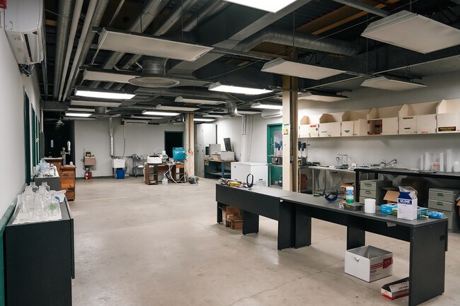 Plus de détails pour 3363 Davis Rd., Thorold, ON - Bureau à louer