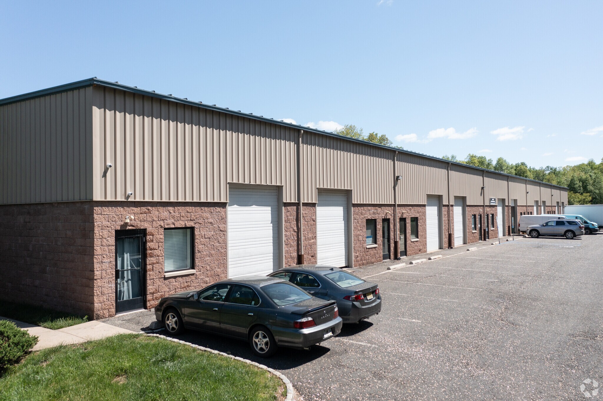 3301-3393 S Clinton Ave, South Plainfield, NJ à louer Photo du bâtiment- Image 1 de 9