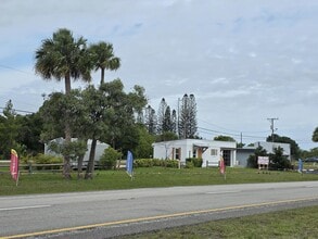 2997 N Us Highway 1, Fort Pierce, FL à louer Photo du bâtiment- Image 1 de 7