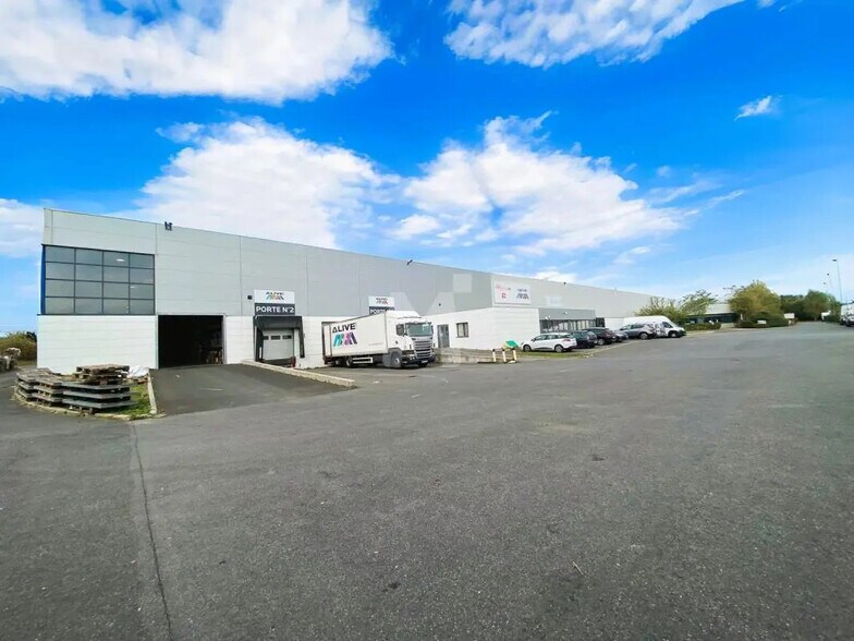 Office in Moissy-Cramayel for lease - Building Photo - Image 2 of 9