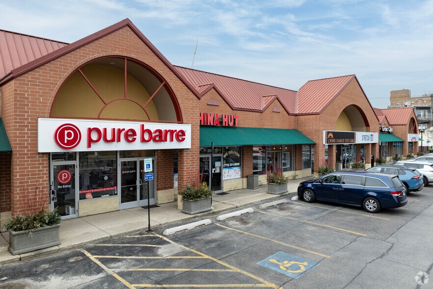 2301-2323 W Lawrence Ave, Chicago, IL for lease - Building Photo - Image 2 of 5