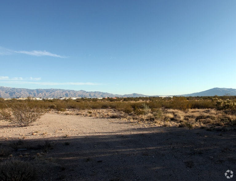 6455 S Wilmot Rd, Tucson, AZ for lease - Primary Photo - Image 1 of 4
