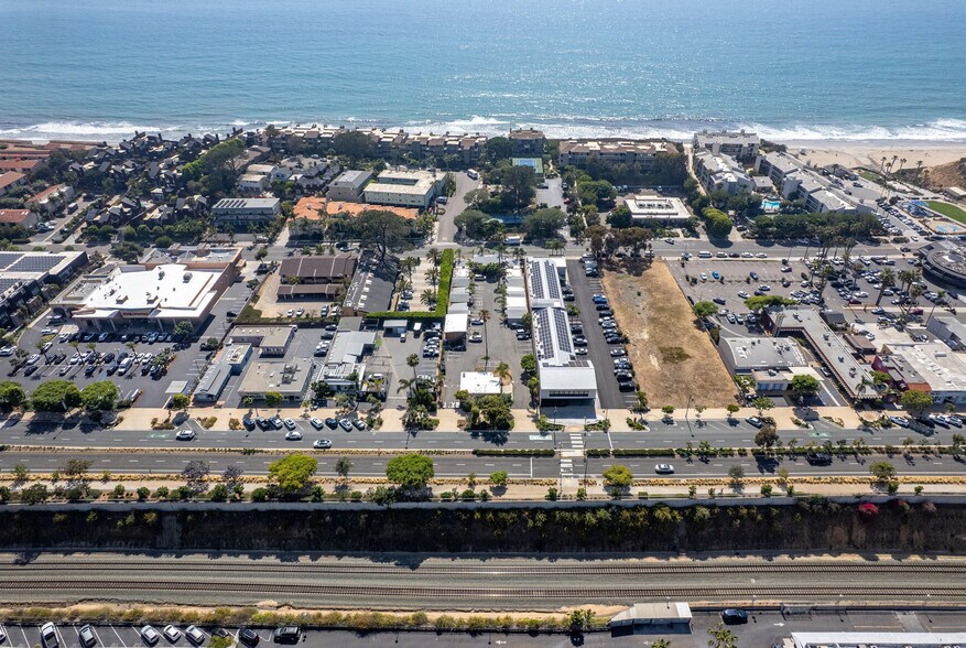 225 S Highway 101, Solana Beach, CA à vendre - Photo du bâtiment - Image 2 de 6