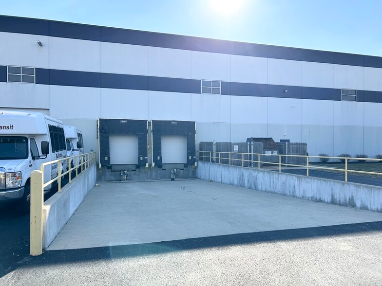 501 W Air Park Dr, Muncie, IN for lease - Building Photo - Image 2 of 4