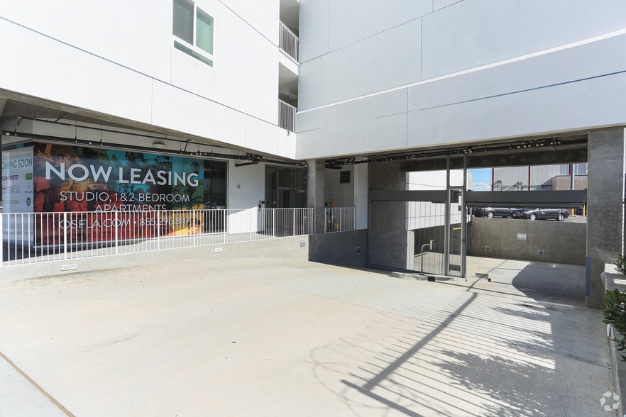 300 S Santa Fe Ave, Los Angeles, CA for lease - Building Photo - Image 2 of 27