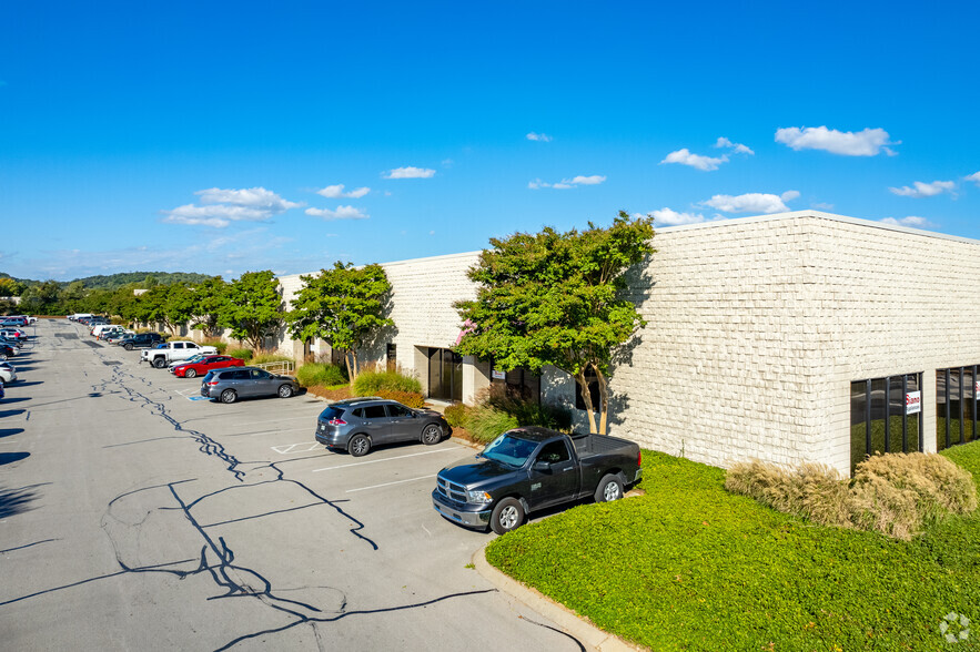 7106 Crossroads Blvd, Brentwood, TN for lease - Primary Photo - Image 1 of 7