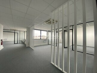Plus de détails pour 16 Rue Jean Jacques Rousseau, Issy-les-Moulineaux - Bureau à louer
