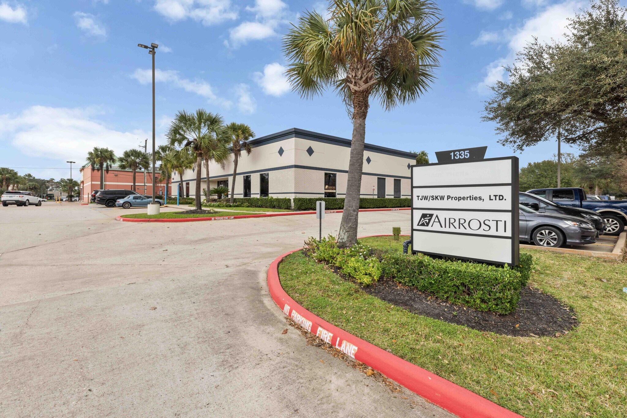 1335 Space Park Dr, Houston, TX à louer Photo principale- Image 1 de 11