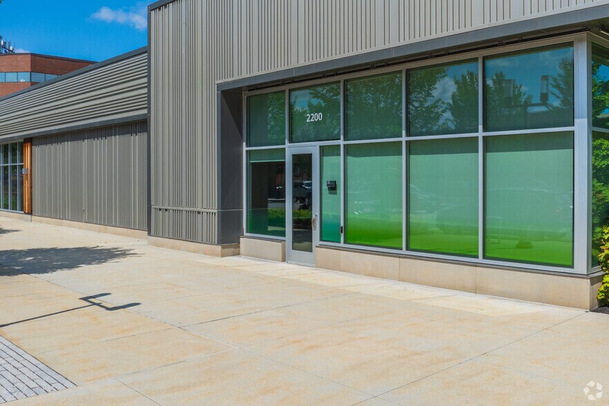 2400 District Ave, Burlington, MA à louer - Photo du bâtiment - Image 2 de 5
