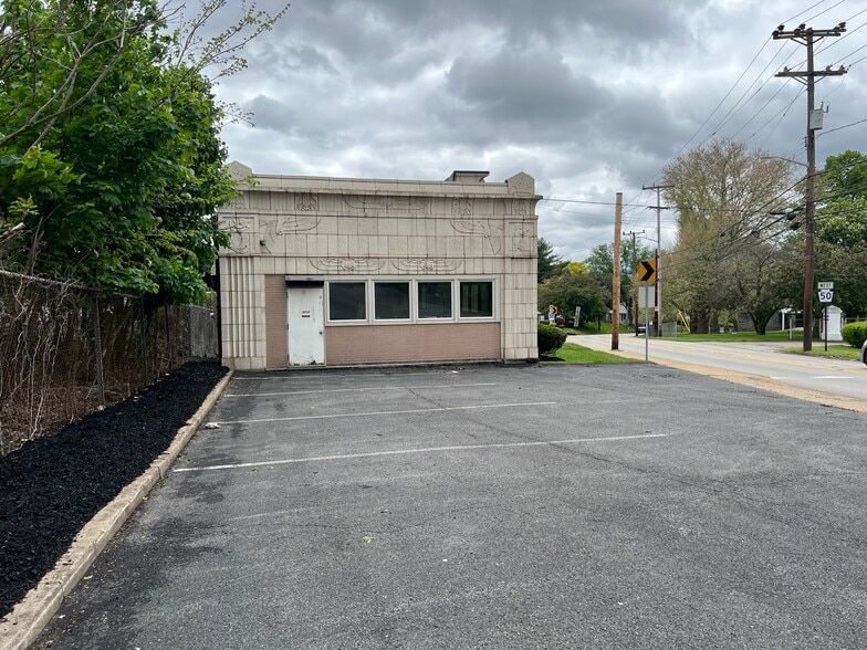 810 Noblestown Rd, Carnegie, PA for sale - Building Photo - Image 2 of 18