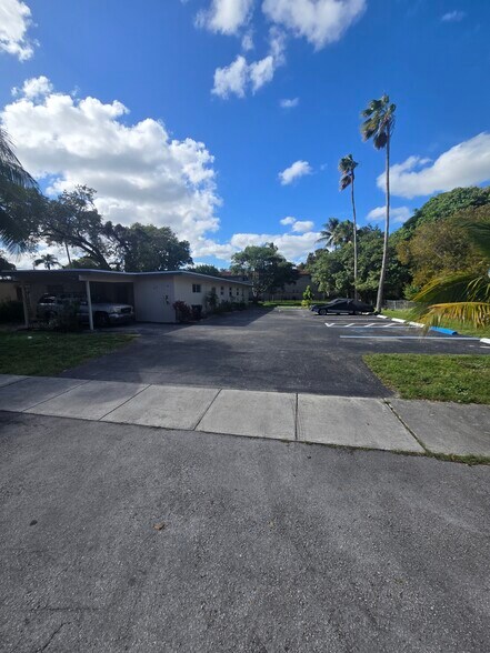 519 NW 23rd Ave, Fort Lauderdale, FL à louer - Photo du bâtiment - Image 2 de 7