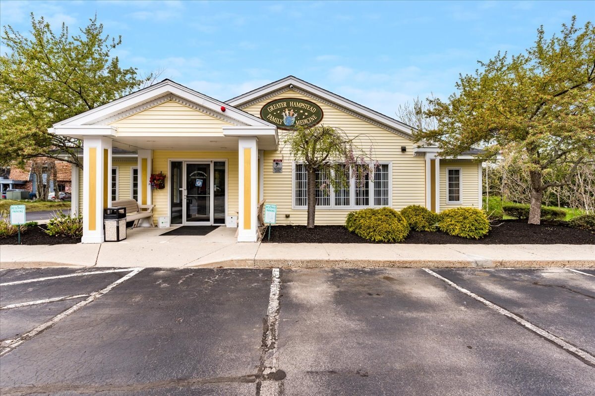 207 Stage Rd, Hampstead, NH for sale Primary Photo- Image 1 of 13