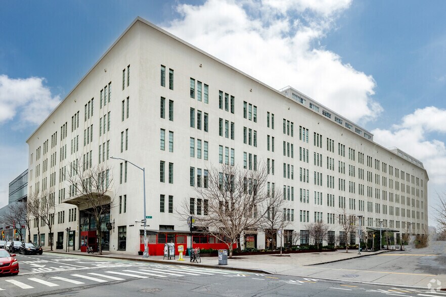 184-198 Kent Ave, Brooklyn, NY à louer - Photo du bâtiment - Image 1 de 9