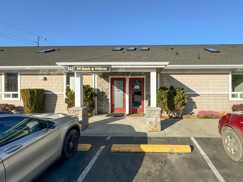 542-544 N 5th Ave, Sequim, WA à vendre - Photo du bâtiment - Image 3 de 72