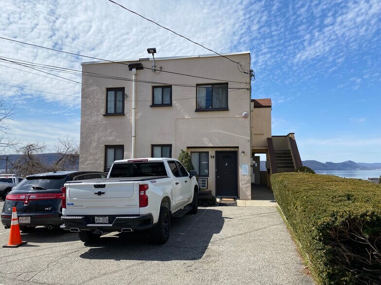94 Hunter St, Ossining, NY à vendre - Photo du bâtiment - Image 3 de 8