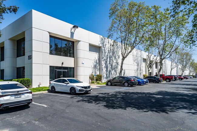 Plus de détails pour 1555 S DuPont Ave, Ontario, CA - Industriel à louer