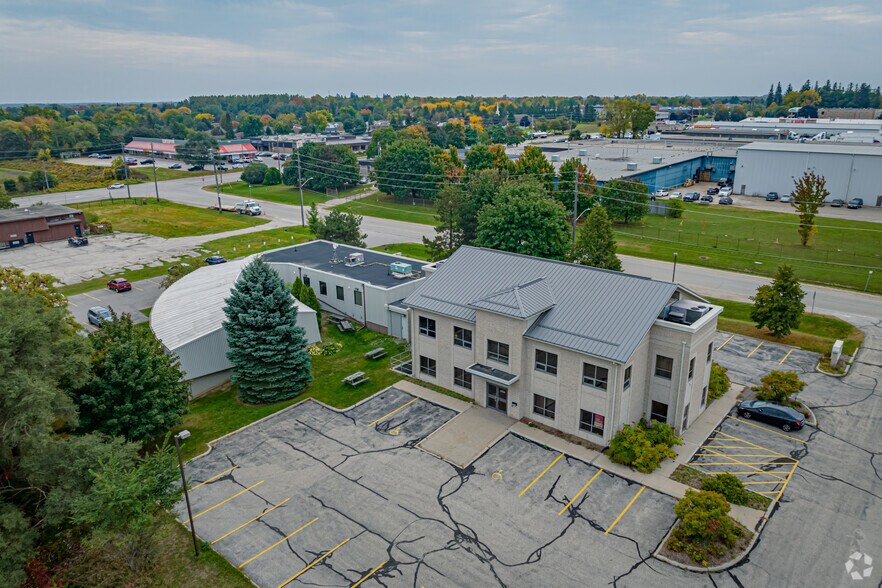21 Lewis Rd, Guelph, ON à louer - Aérien - Image 2 de 5