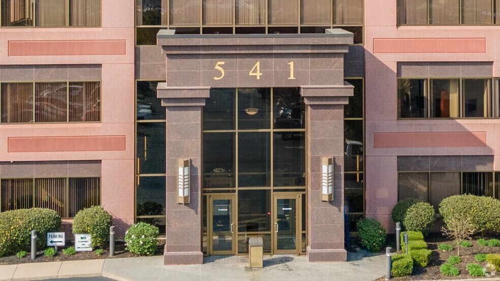 541 Buttermilk Pike, Crescent Springs, KY à louer - Photo du bâtiment - Image 3 de 4