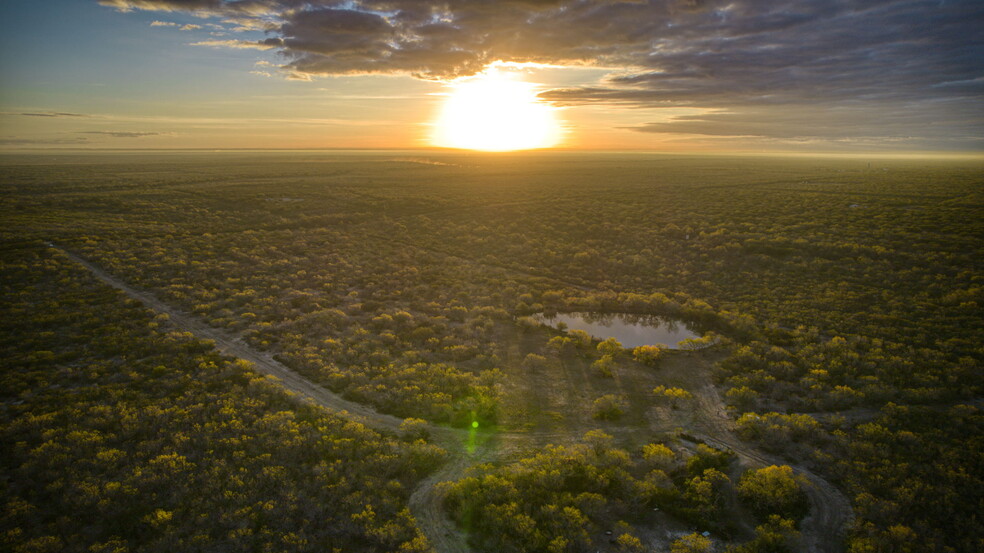 County Road 422, Pleasanton, TX à vendre - Photo du bâtiment - Image 2 de 26