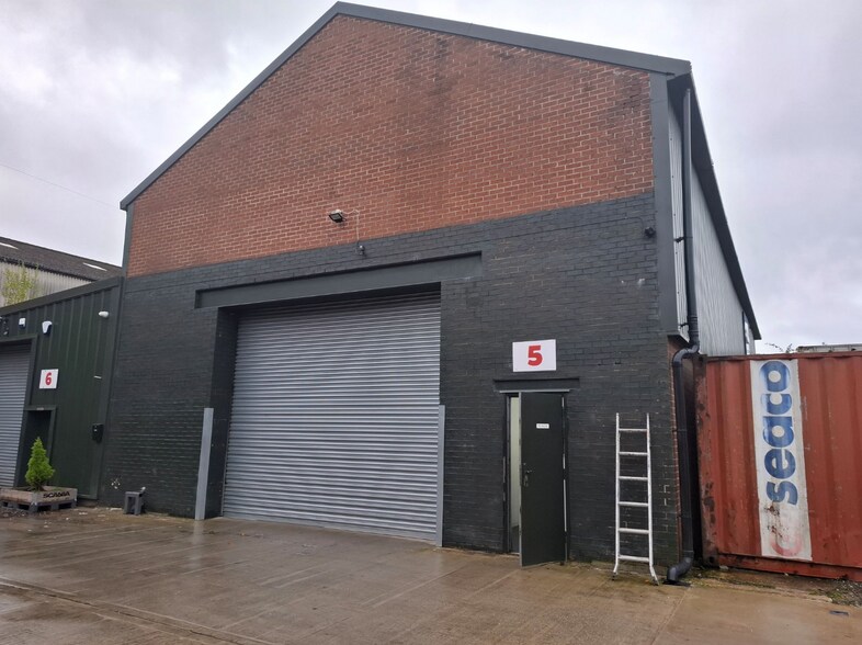 Union St, Oldham à louer - Photo du bâtiment - Image 2 de 2