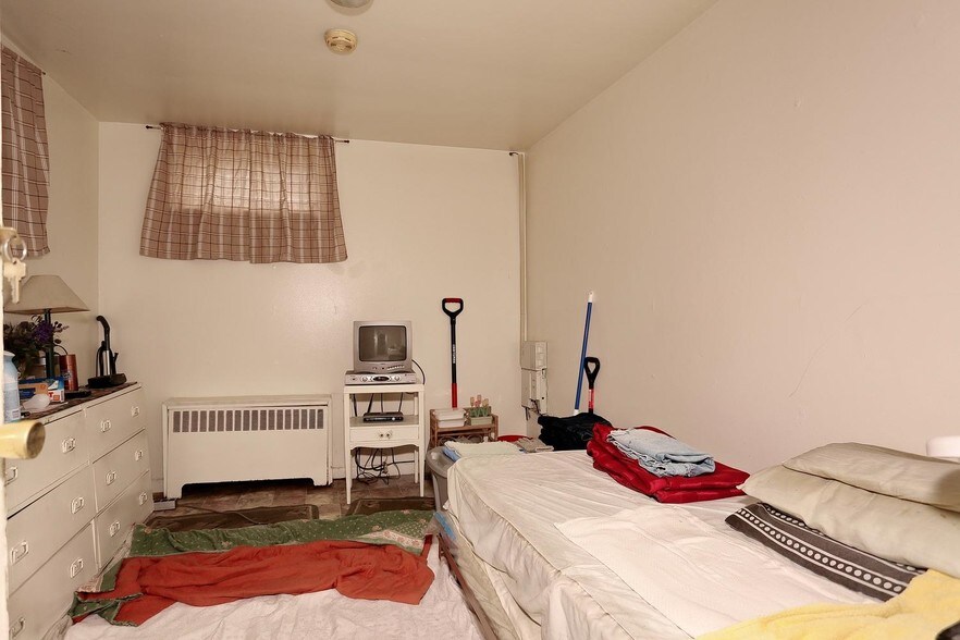 11 Terhune Ave, Lodi, NJ à vendre - Photo du bâtiment - Image 2 de 13