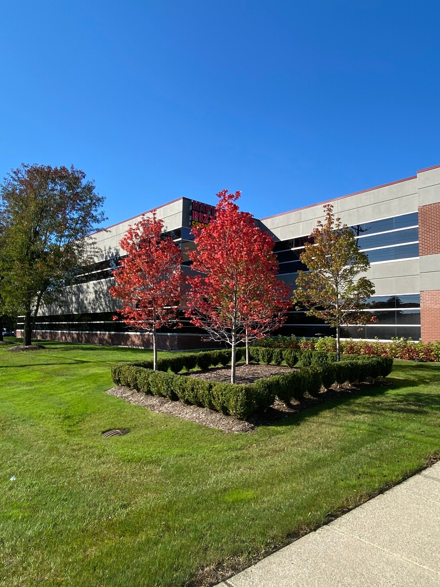 30201 Orchard Lake Rd, Farmington Hills, MI à louer Photo principale- Image 1 de 16