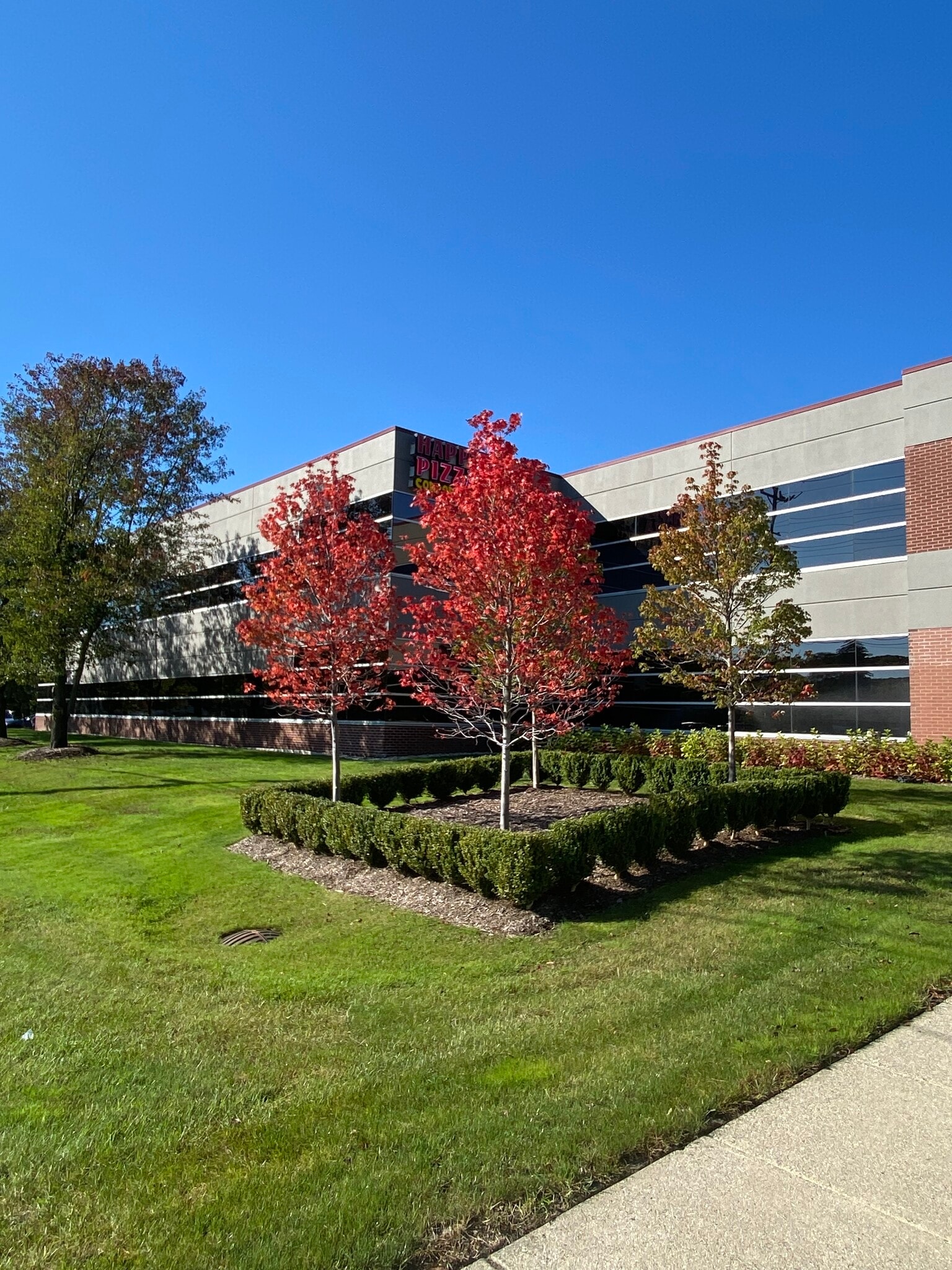 30201 Orchard Lake Rd, Farmington Hills, MI for lease Primary Photo- Image 1 of 16