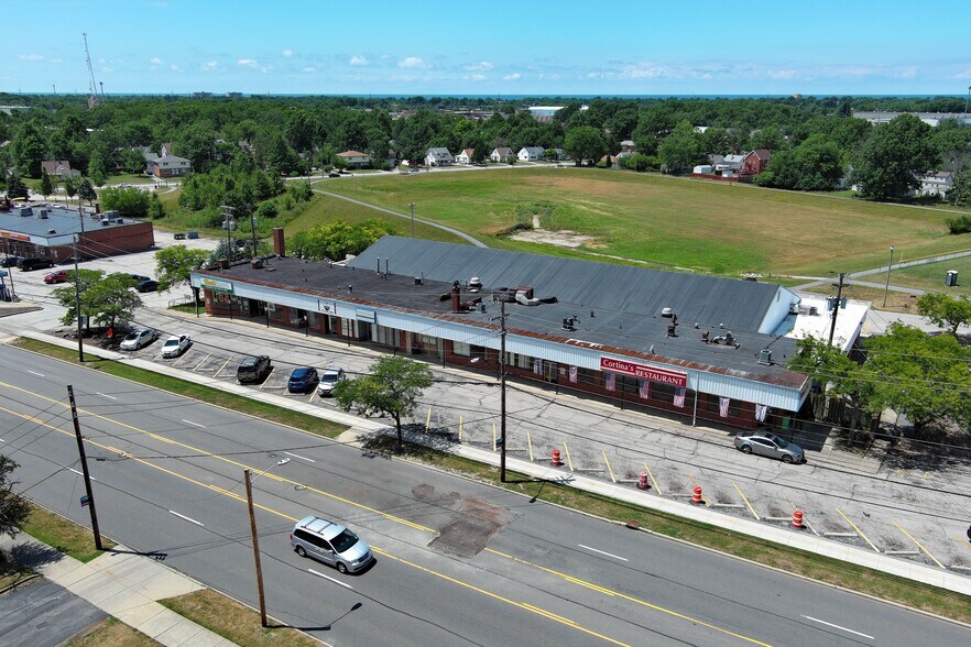 22641-22683 Euclid Ave, Euclid, OH à louer - Photo du bâtiment - Image 3 de 12